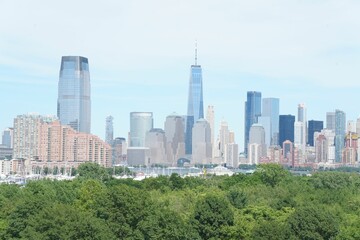 Obraz premium Skyline of New York city skyscrapers against the blue sky