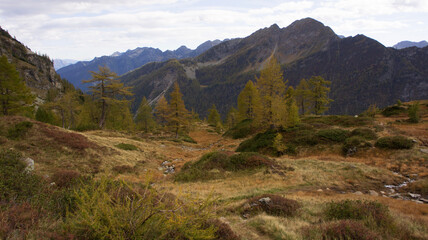Naklejka premium Mesmerizing view of a beautiful mountainous landscape
