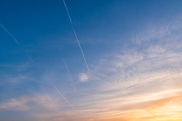 夕空と飛行機雲