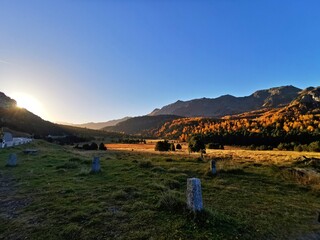 lever de soleil sur les montagnes