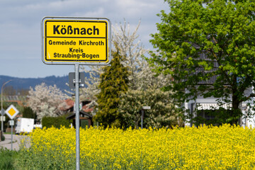Ortsschild Kößnach | Gemeinde Kirchroth mit Rapsfeld