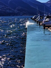 vague près du port