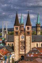 Blick vom UNESCO Weltkulturerbe Festung Marienberg auf die alte Mainbrücke, St.-Kilians-Dom und,...