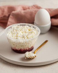 Cottage cheese with berry jam, paired with an egg for a balanced breakfast
