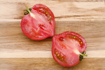 Round Pink tomato with a nose that produces heart shape when cut in half - 784489473