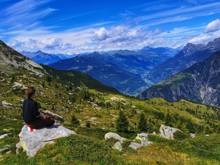 Fototapeta premium sentiers de montagnes suisse