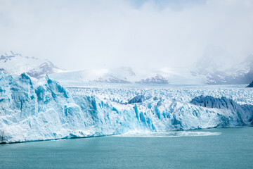 Vistas del Glaciar Perito Moreno y el Lago Argentino, en El Calafate, Patagonia Argentina - obrazy, fototapety, plakaty