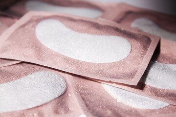 white patches for the face in single-piece packages of pink color. Skin care topics