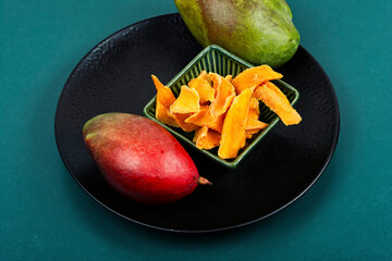Dehydrated mango or dried mango slices.