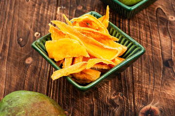 Dried and fresh mango fruit - 784671210