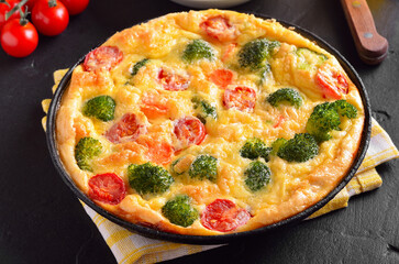 Frittata with broccoli and tomatoes