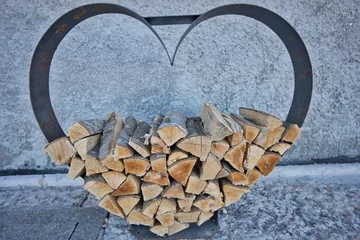 Fotobehang Cuore di ferro con la legna da ardere © casagrandelor