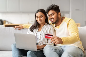  Couple making an online purchase with laptop © Prostock-studio
