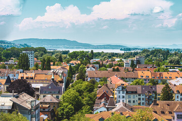 Blick vom Münster auf die Innenstadt den Untersee und die Insel Reichenau an einem sonnigen Sommertag. Konstanz, Bodensee, Baden Württemberg, Deutschland, Europa.