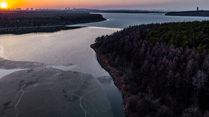 The landscape of Jingyuetan National Forest Park in Changchun, China, where ice melts and snow melts in early spring