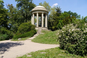 Venustempel Monopteros im Wörlitzer Park im Dessau Wörlitzer Gartenreich