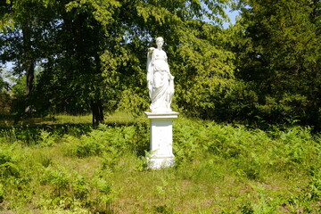 Skulptur im Wörlitzer Park im Dessau Wörlitzer Gartenreich