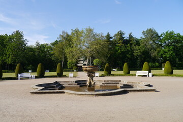 Barockgarten mit Brunnen am Schloss Oranienbaum in Wörlitz