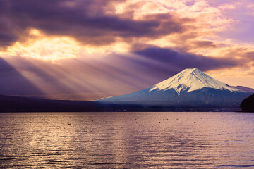 美しい斜光線に富士山合成