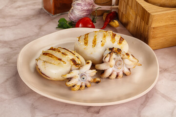 Grilled cuttlefish in the plate - obrazy, fototapety, plakaty