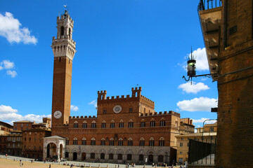 Fototapeta premium Piazza del Campo with Palazzo Pubblico, Siena, Italy