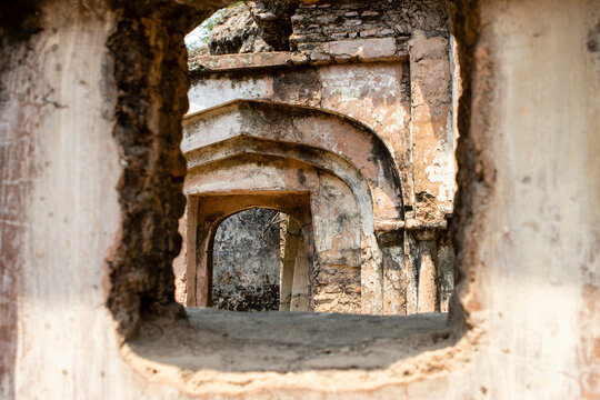 Old ruined houses in the deserted city Panam Nagar (Panam City) in Bangladesh, Asia