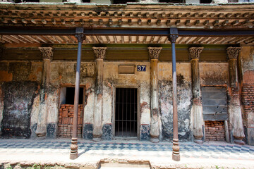 Fototapeta na wymiar Old ruined houses in the deserted city Panam Nagar (Panam City) in Bangladesh, Asia
