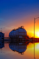 An evening in the petroleum chemical plant