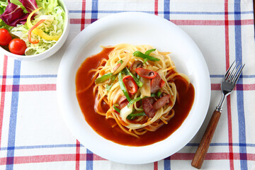 あんかけパスタ　ミラカンとサラダ
