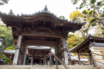寺の入り口の門