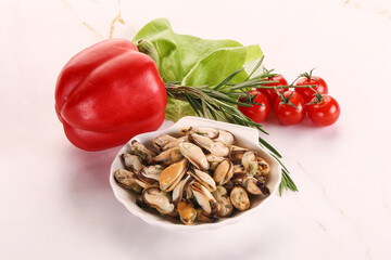 Marinated mussels in the bowl