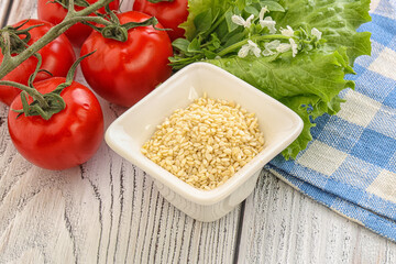 Raw sesame seeds in the bowl