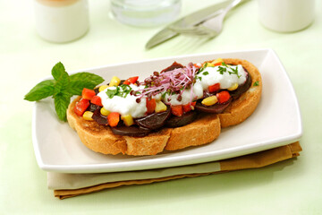 Toasted bread with vegetables.