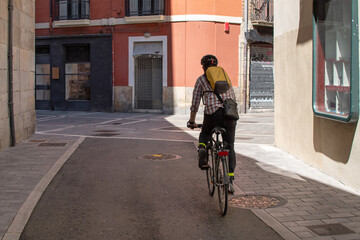 Mobility. By bike through the Old Town of Pamplona