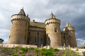 Fototapeta na wymiar Le château de Suscinio : joyau médiéval au cœur du Morbihan, témoignant du faste de la Bretagne, entre majesté architecturale et histoire fascinante