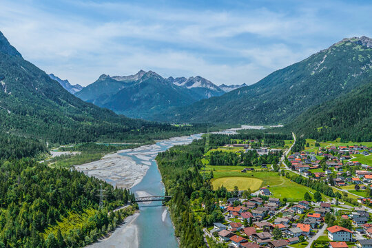 Ausblick auf Wei&szlig;enbach am Lech im Naturpark Tiroler Lechtal