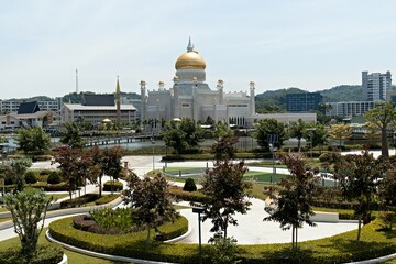 Fototapeta na wymiar View of Masjid Omar Ali Saifuddien mosque in Bandar Seri Begawan, the capital of Brunei Darussalam. Borneo island. Asia.