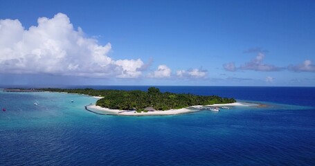 Fototapeta premium Scenic view of the beautiful Maldives in the tranquil Indian ocean