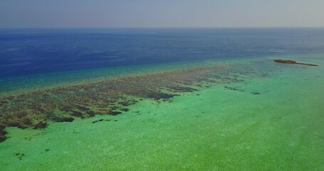 Obraz premium Beautiful view of a calm sea under the clear sky on a sunny day
