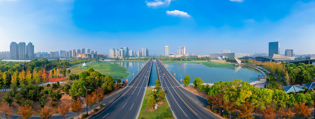 Obraz premium Urban environment of Mingyue Lake in Yangzhou, Jiangsu province, China