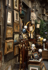 Antik- und Kunstladen in Neapel - Mittelmeerküste, Italien