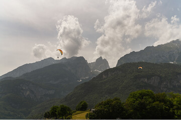 montagna sport estremo parapendio paracadute 