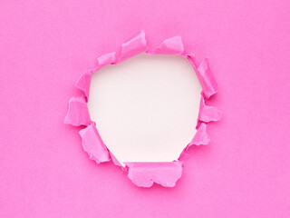 Ripped pink paper with hole in the center - 785411470