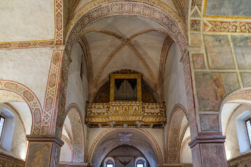 Feltre, interno santuario dei santi Vittore e Corona