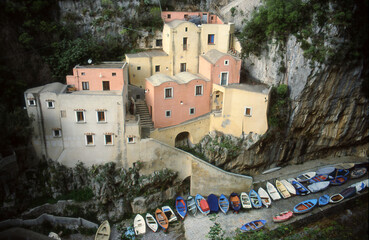Furore - Dorf in der Provinz Salerno in der Region Kampanien an der Amalfiküste - obrazy, fototapety, plakaty