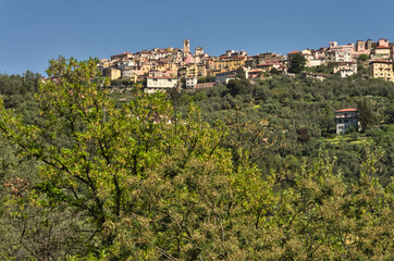 Fototapeta na wymiar Périnaldo, village perché de Ligurie, Italie
