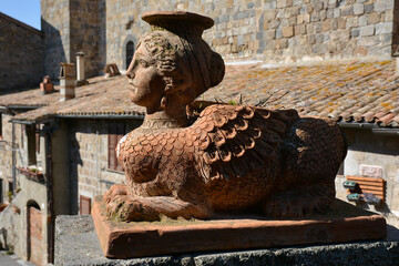 scultura nel centro di Bolsena
