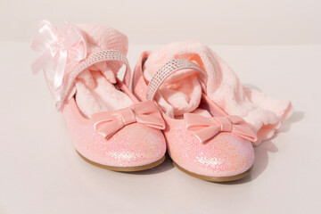 new Beautiful pink dress shoes with bows, glitter for little girl, matching lace socks, Stylish...