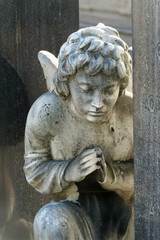 Naklejka premium Ange en prière. Angels at prayer. Cimetière monumental, Milan - Italie