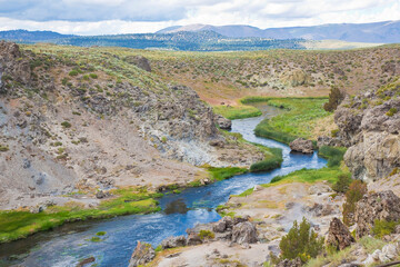 Obraz premium Sierra Nevada desert with hot creek on a volcanic basin - califo